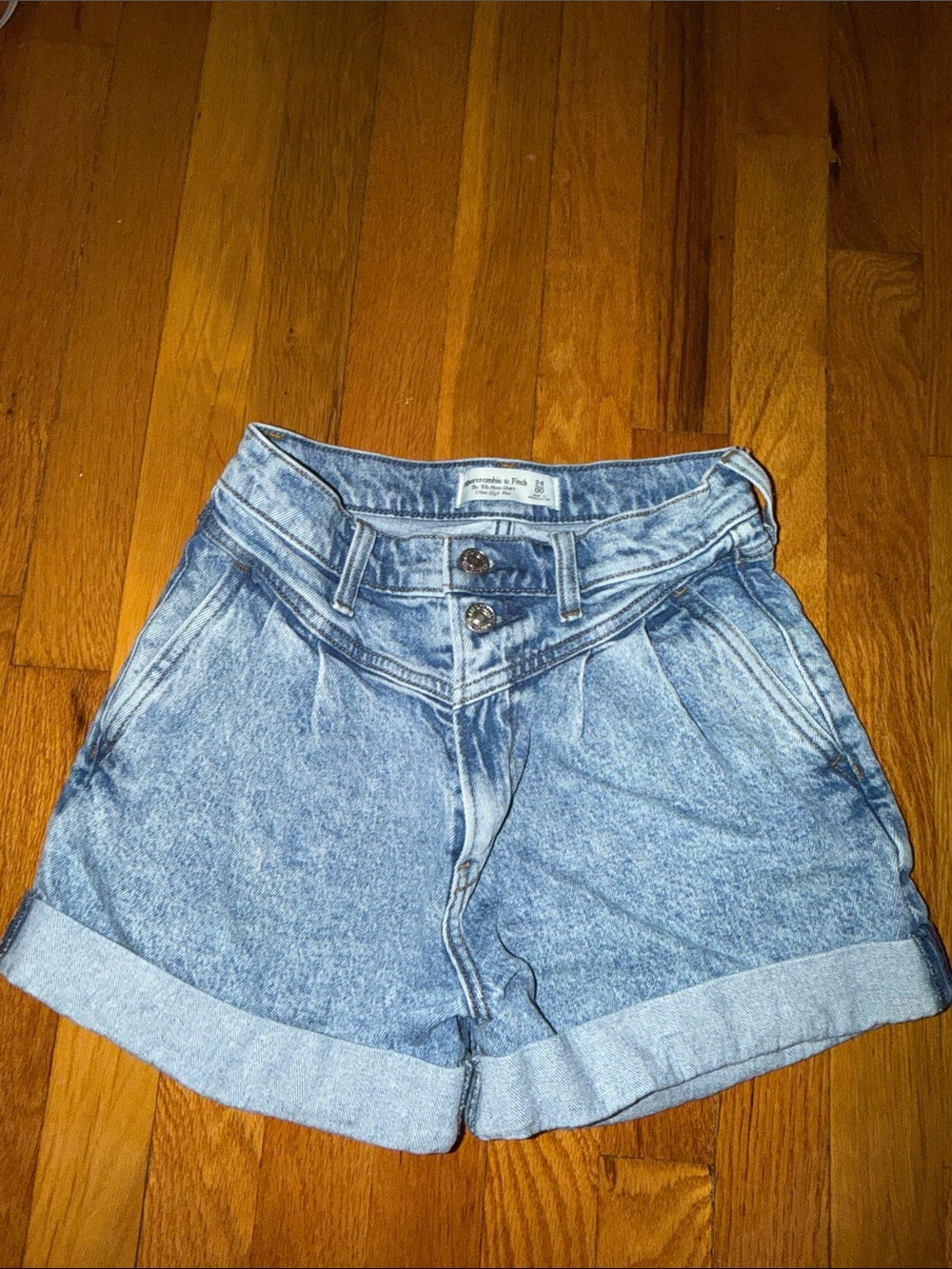 Abercrombie & Fitch Light Blue Washed Denim The 80s Mom Short Ultra High Rise